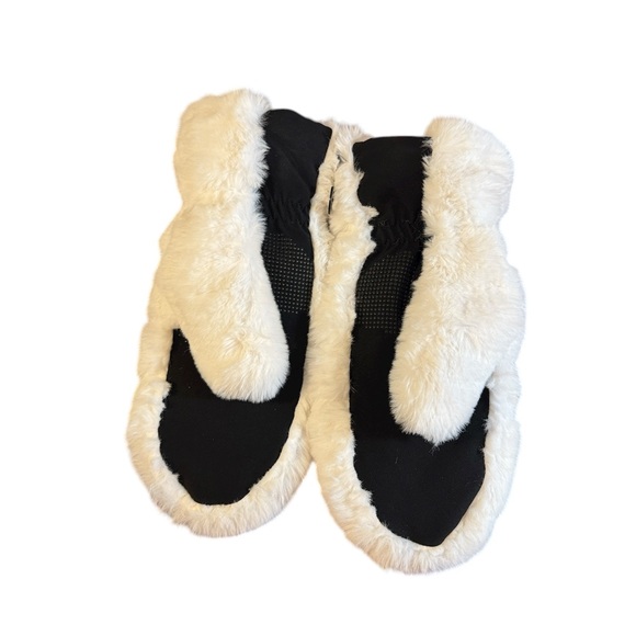 UGG Soft White Fluffy Faux fur Mittens size S/M New with Tags - Picture 3 of 6